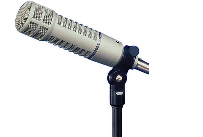 American EV RE20 N / D professional microphone hanging Moderator